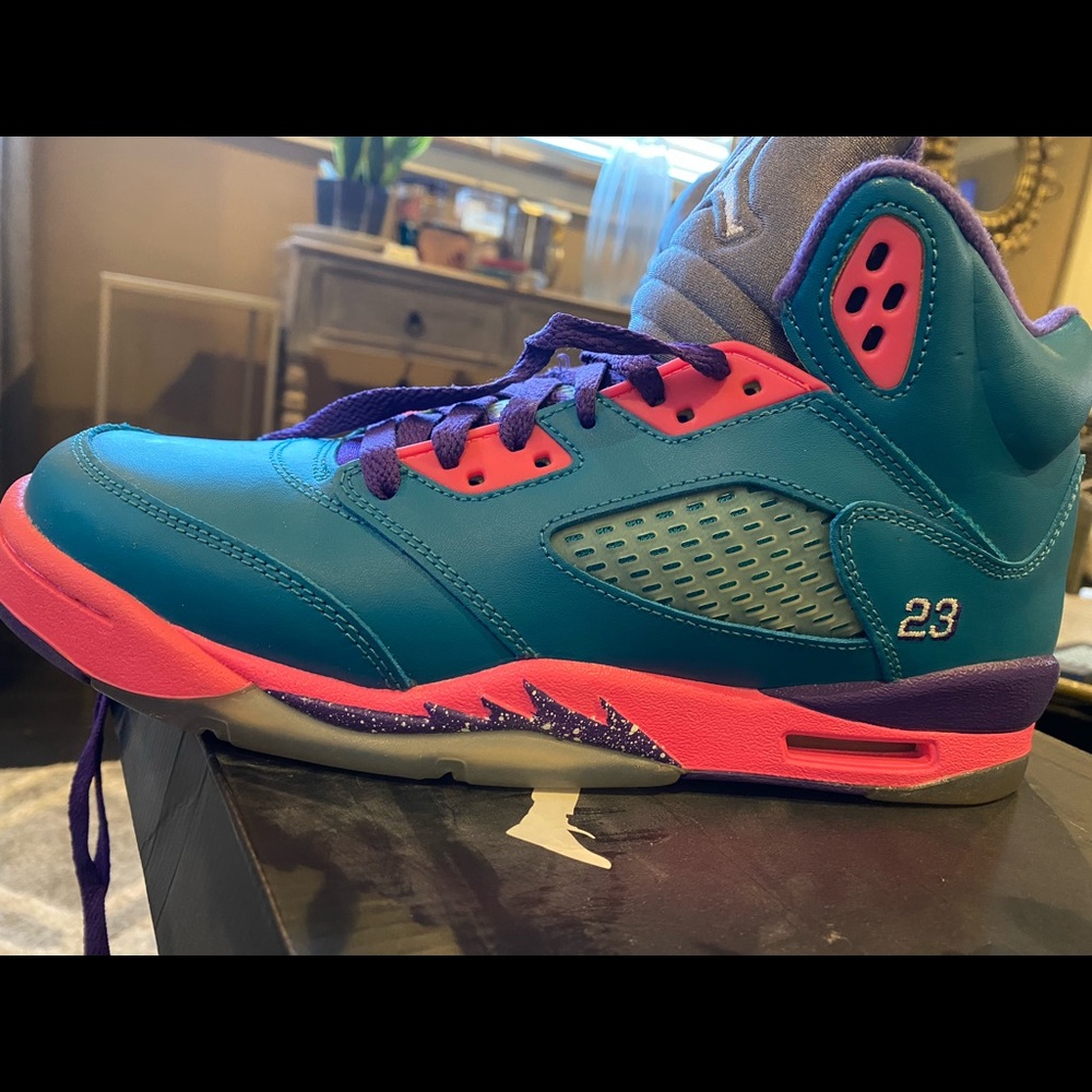 Youth size 7 Retro air Jordan’s